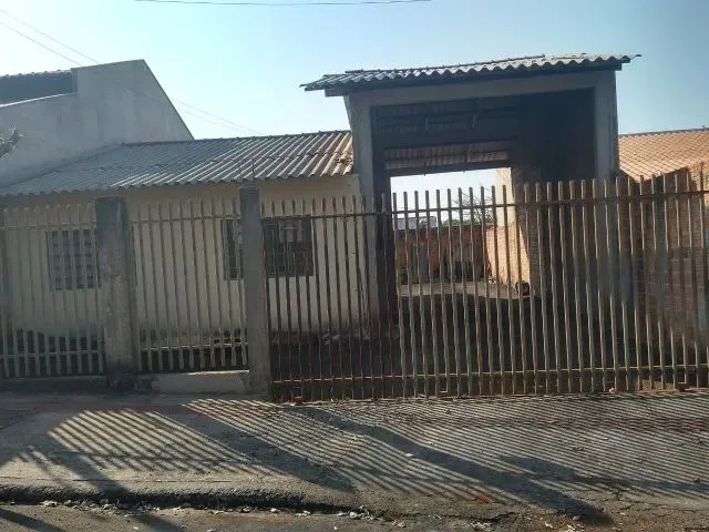 Imagem: Casa com Garagem para Caminhões, Residencial
