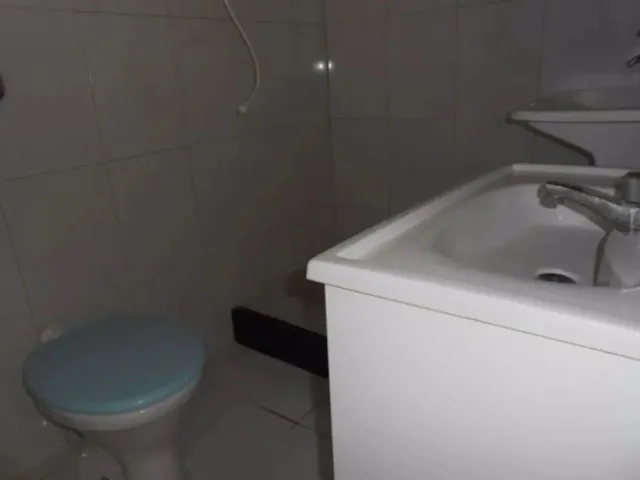 Imagem 4: Apartamento de Fundos Todo Reformado com Sala, 2 Quartos, Cozinha e Banheiro no Centro
