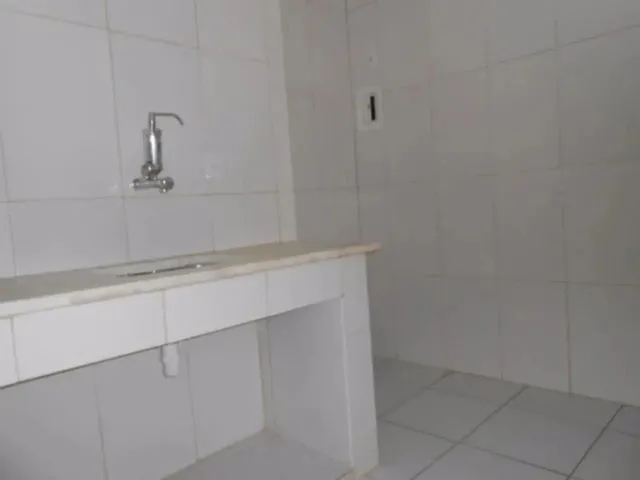 Imagem 7: Apartamento de Fundos Todo Reformado com Sala, 2 Quartos, Cozinha e Banheiro no Centro