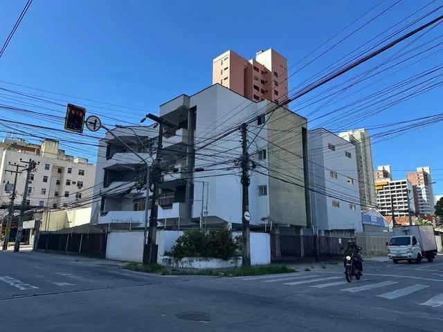 Imagem 10: Edifício para Aluguel com 1600 M2, 23 Vagas de Garagem, 03 Andares e Escritório Lateral