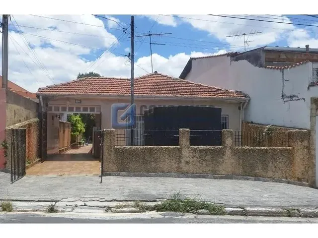 Imagem: O terreno possui 450m² de Área e está localizado em Vila