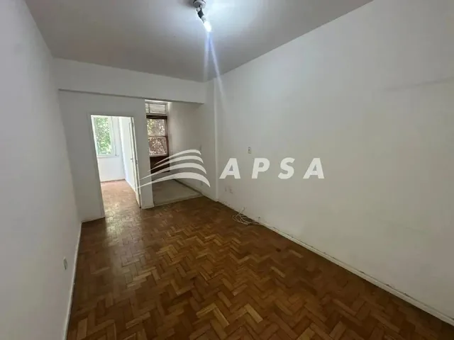 Imagem: O Sol Entra Generoso pelas Janelas de Frente