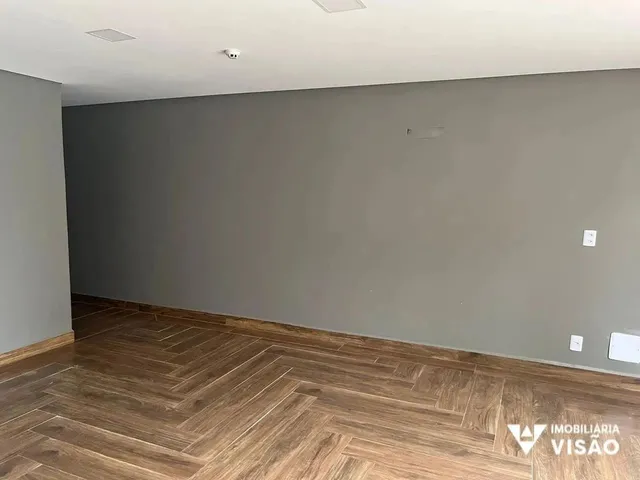 Imagem 5: Apartamento para Aluguel no Mercês com 02 Quartos com Armários e Garagem com 02 Vagas