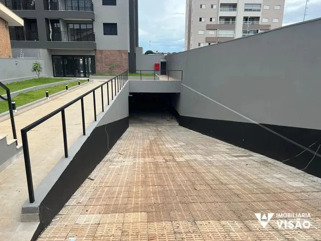 Imagem 4: Apartamento para Aluguel no Mercês com 02 Quartos com Armários e Garagem com 02 Vagas