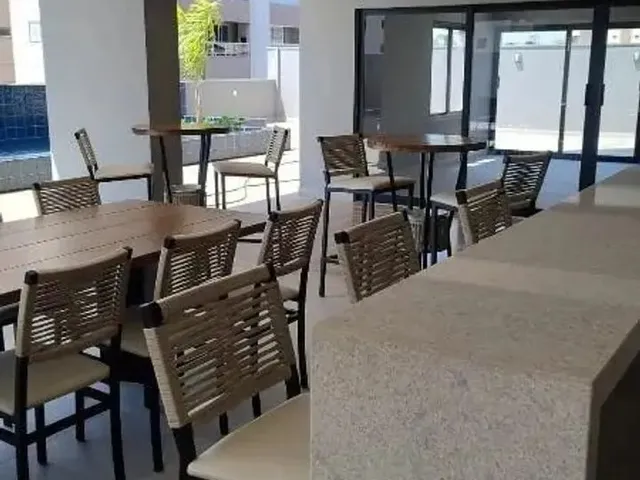 Imagem 7: Apartamento para Aluguel no Mercês com 02 Quartos com Armários e Garagem com 02 Vagas