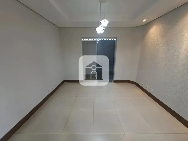 Imagem: Excelente Casa Estilo Sobrado em Ótima