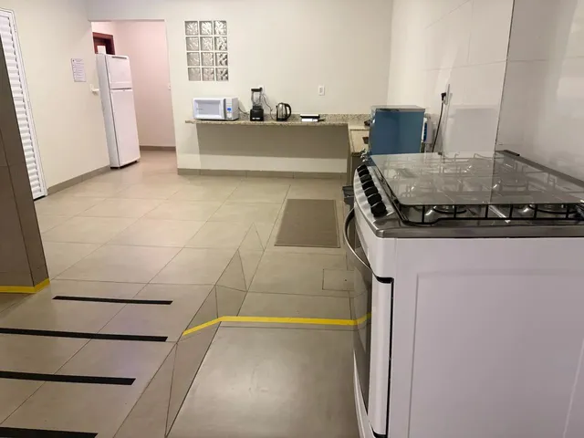 Imagem 9: Quarto Mobiliado com Armário, Ar-Condicionado e Frigobar - Marta Helena - Uberlândia