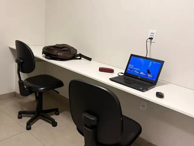 Imagem 3: Quarto Mobiliado com Armário, Ar-Condicionado e Frigobar - Marta Helena - Uberlândia