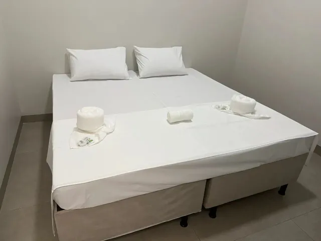 Imagem 5: Quarto Mobiliado com Armário, Ar-Condicionado e Frigobar - Marta Helena - Uberlândia