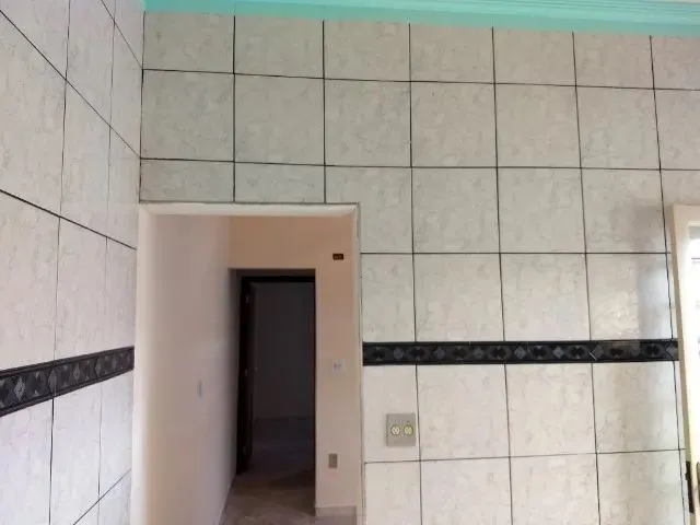 Imagem 2: Casa em Uberaba / Fundos - Quarto, Sala, Cozinha e Banheiro