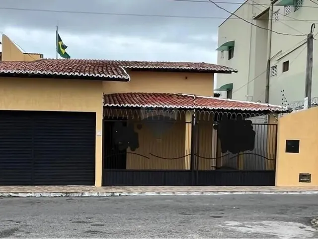 Imagem 1: Venda de Casa Reformada em Nova Parnamirim com 3 Quartos, Quintal e Churrasqueira e Ponto