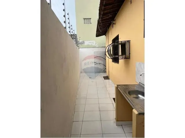 Imagem 2: Venda de Casa Reformada em Nova Parnamirim com 3 Quartos, Quintal e Churrasqueira e Ponto