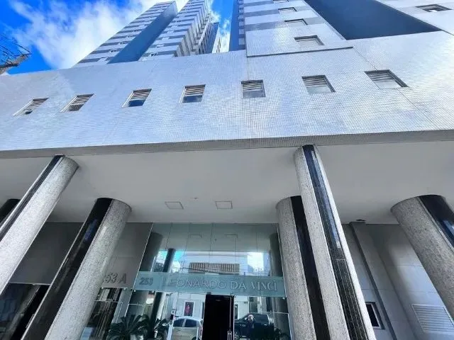 Imagem 1: Vista Privilegiada e Conforto: 3 Quartos (1 Suíte) no Centro - Último Andar