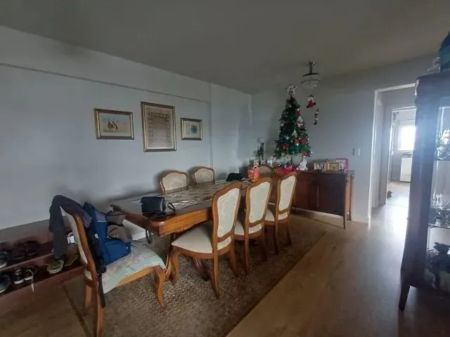 Imagem 9: Vista Privilegiada e Conforto: 3 Quartos (1 Suíte) no Centro - Último Andar