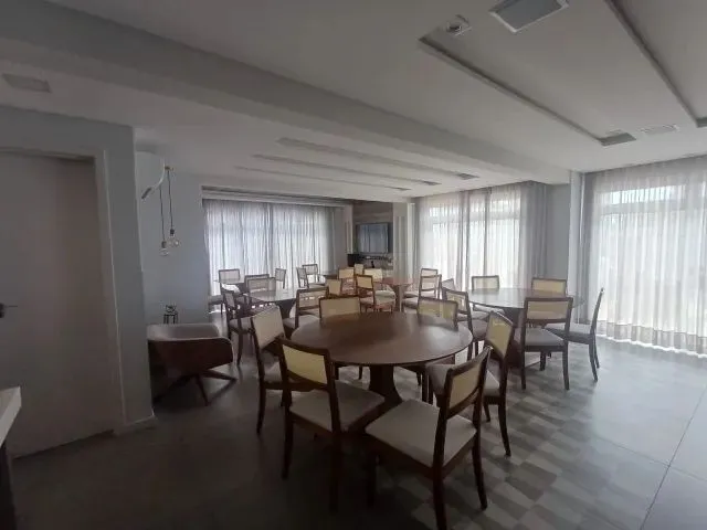 Imagem 4: Vista Privilegiada e Conforto: 3 Quartos (1 Suíte) no Centro - Último Andar