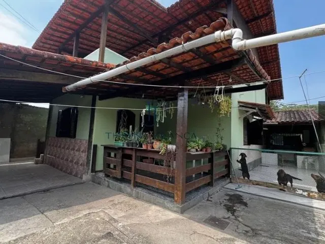 Imagem: A casa possui 3 Dormitórios, 3 Banheiros, 1 Vaga na