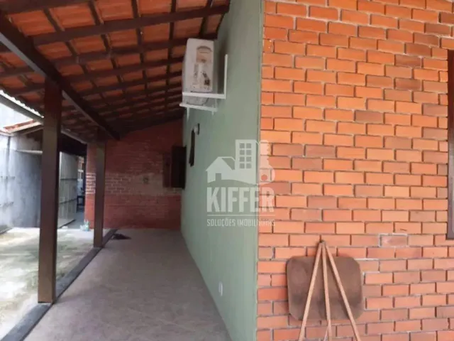 Imagem: A casa em condomínio possui 4 Dormitórios, 2 Banheiros, 4