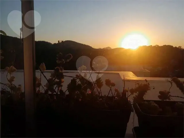 Imagem: Cobertura com 3 Dormitórios À Venda, 109