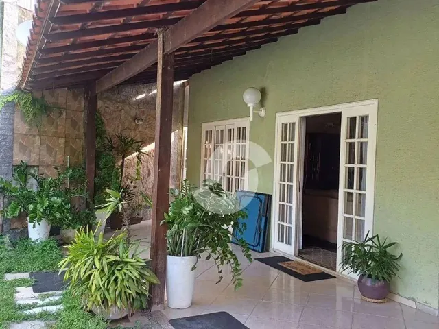 Imagem: A casa possui 4 Dormitórios, 3 Suítes, 5 Banheiros, 5