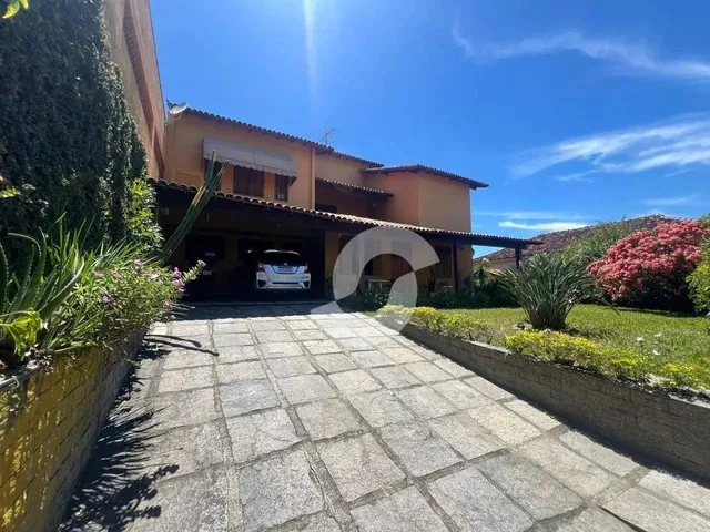 Imagem: Casa com 4 Dormitórios À Venda, 331 M²
