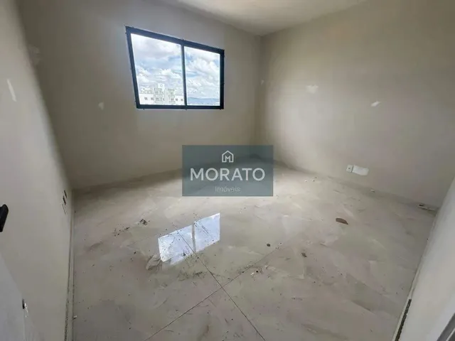 Imagem 4: Área Privativa com Três Quartos Sendo Um com Suíte e Elevador no Bairro santa Cruz