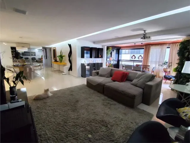 Imagem: O apartamento possui 4 Dormitórios, 5 Banheiros, 3 Vagas