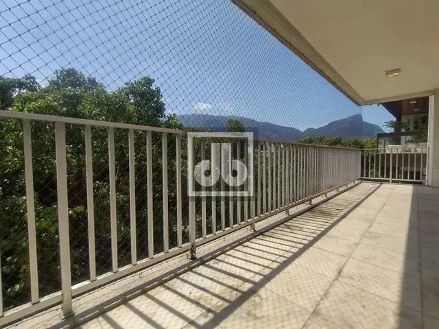 Imagem 1: Apartamento À Venda no Leblon Desocupado com Varanda, 4 Quartos Sendo 2 Suítes