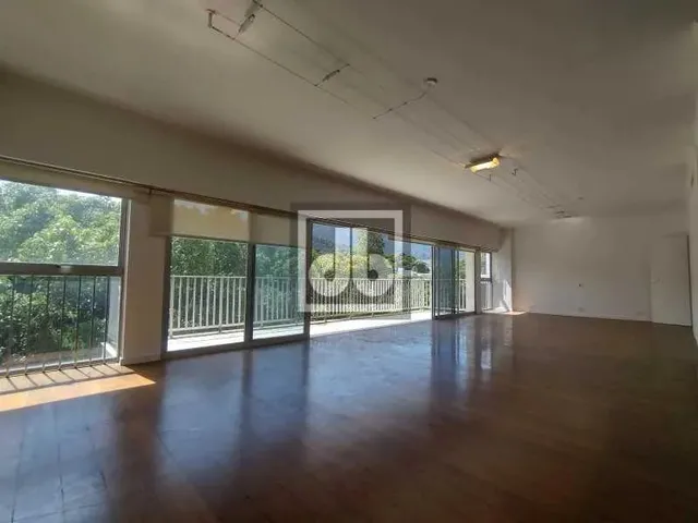 Imagem 12: Apartamento À Venda no Leblon Desocupado com Varanda, 4 Quartos Sendo 2 Suítes