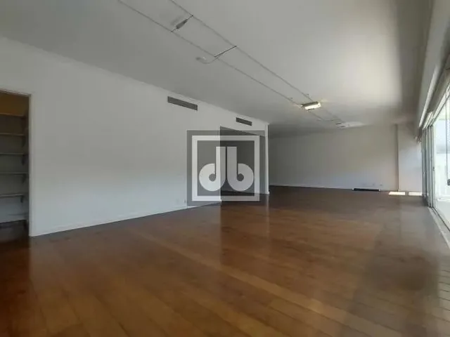 Imagem 13: Apartamento À Venda no Leblon Desocupado com Varanda, 4 Quartos Sendo 2 Suítes