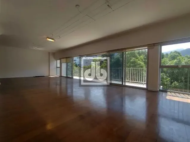 Imagem 3: Apartamento À Venda no Leblon Desocupado com Varanda, 4 Quartos Sendo 2 Suítes