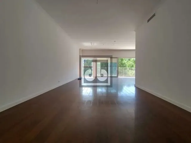Imagem 9: Apartamento À Venda no Leblon Desocupado com Varanda, 4 Quartos Sendo 2 Suítes