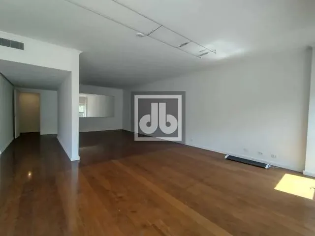 Imagem 6: Apartamento À Venda no Leblon Desocupado com Varanda, 4 Quartos Sendo 2 Suítes