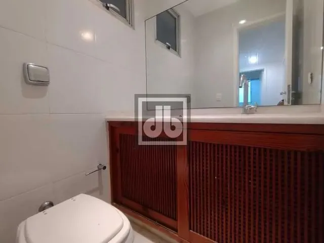 Imagem 11: Apartamento À Venda no Leblon Desocupado com Varanda, 4 Quartos Sendo 2 Suítes