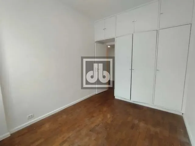 Imagem 8: Apartamento À Venda no Leblon Desocupado com Varanda, 4 Quartos Sendo 2 Suítes