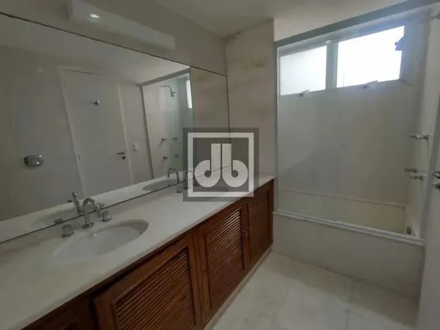 Imagem 14: Apartamento À Venda no Leblon Desocupado com Varanda, 4 Quartos Sendo 2 Suítes