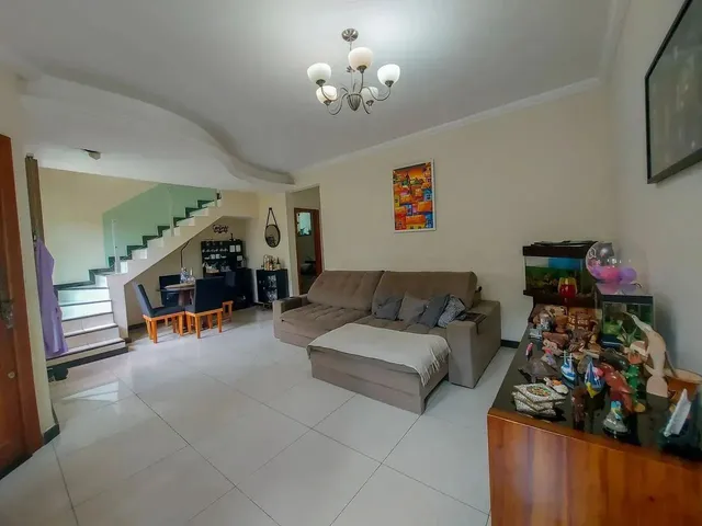 Imagem 6: Casa Geminada com Entrada Coletiva, 03 Quartos Sendo 01 com Suíte, 02 Vagas no Bairro