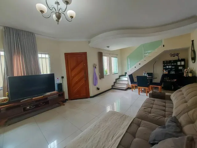 Imagem 4: Casa Geminada com Entrada Coletiva, 03 Quartos Sendo 01 com Suíte, 02 Vagas no Bairro