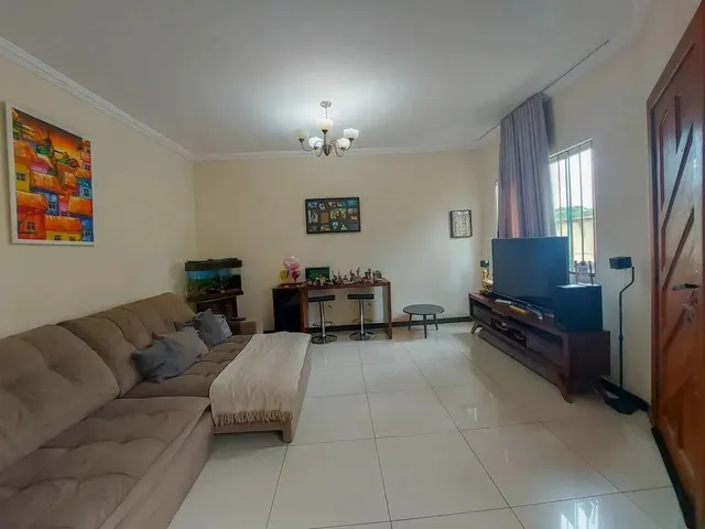 Imagem 7: Casa Geminada com Entrada Coletiva, 03 Quartos Sendo 01 com Suíte, 02 Vagas no Bairro
