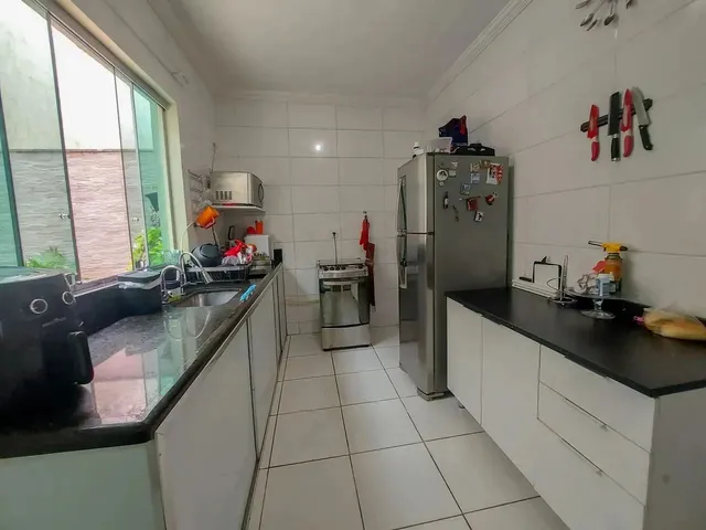 Imagem 5: Casa Geminada com Entrada Coletiva, 03 Quartos Sendo 01 com Suíte, 02 Vagas no Bairro