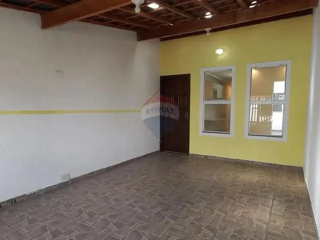 Imagem: A casa possui 2 Dormitórios, 1 Banheiro, 1 Vaga na