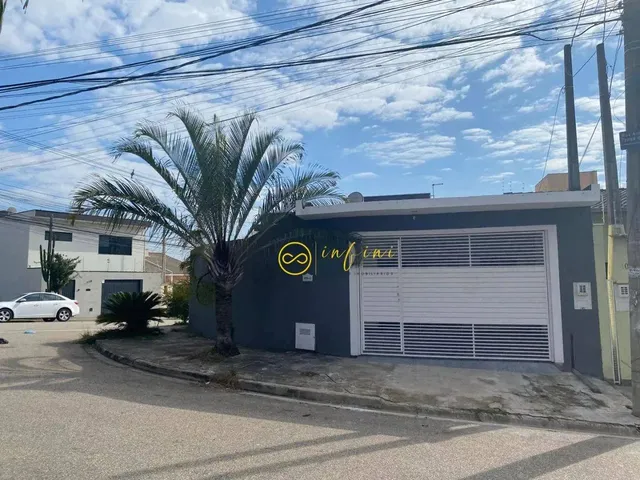 Imagem: A casa possui 2 Dormitórios, 1 Banheiro, 3 Vagas na