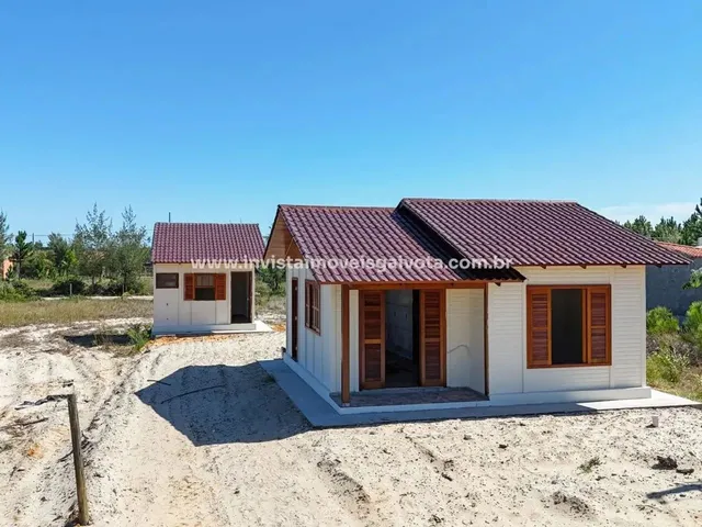 Imagem: Casa Á Venda com 2 Dormitórios no Bairro