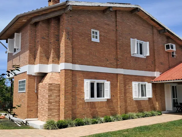 Imagem: Casa Estilo Colonial com 2 Pav. Em Xangri-La
