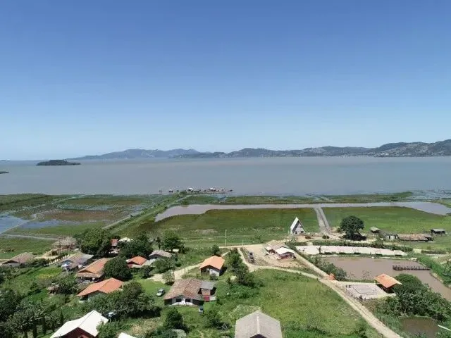 Imagem 9: Casa de Campo À Venda com 2 Quartos, com Vista para a Lagoa de Imaruí - Imaruí/Sc