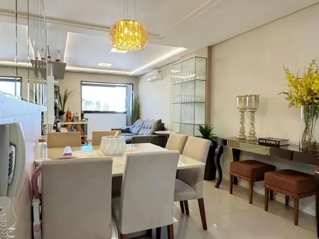 Imagem: O apartamento possui 3 Dormitórios, 2 Banheiros, 2 Vagas