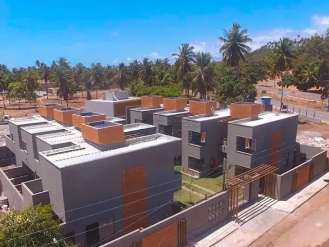 Imagem: A casa possui 3 Dormitórios, 3 Banheiros, 1 Vaga na