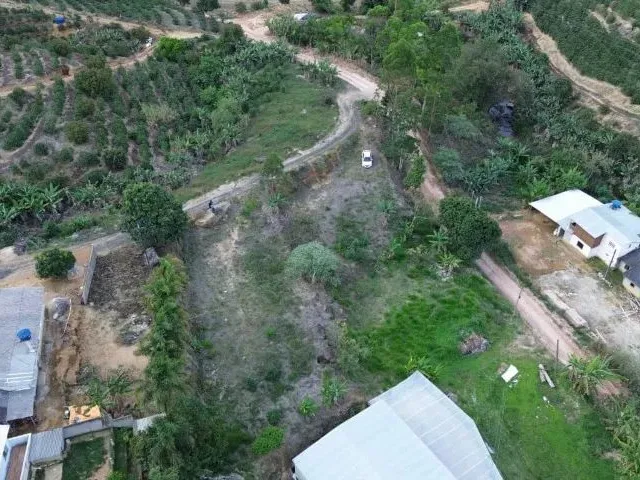 Imagem 2: Terrenos com 601,63M² (Poço Artesiano) e 608,9M² Respectivamente. Três Km da Br-262