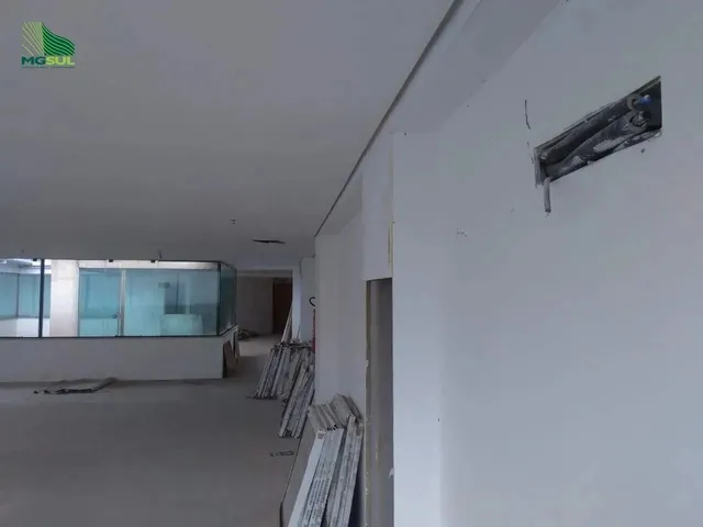 Imagem 10: Salão À Venda, 500M², com 8 Vagas Cobertas e Terraço, no Vila da Serra, Nova Lima/Mg
