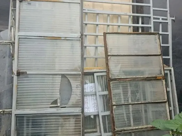 Imagem 4: Madeiras, Telhados Janelas...