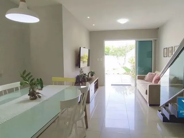 Imagem 7: Casa Duplex Solta com Amplo Terreno, Frente para Praça na Região Central do Eusébio